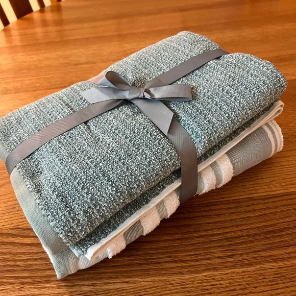 Better Homes And Gardens Aqua and White Towel Set - Picture 3 of 4